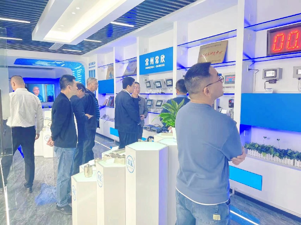 熱烈祝賀中國重型機(jī)械工業(yè)協(xié)會橋式起重機(jī)專業(yè)委員會九屆八次理 事會暨十屆一次會員大會在江蘇省常州市召開順利召開并圓滿結(jié)束！